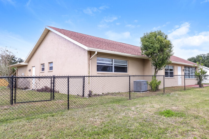 1,755/Mo, 7618 Summertree Ln New Port Richey, FL 34653 Rear View