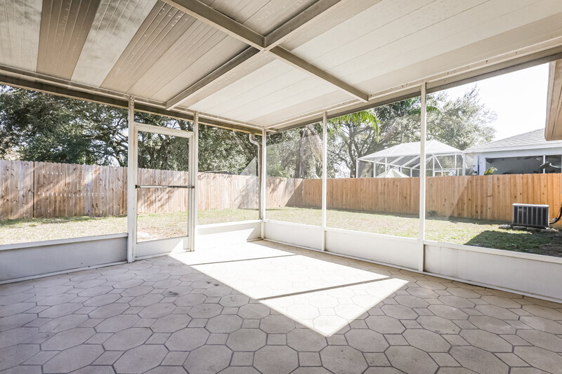 2,140/Mo, 723 Parsons Pointe St Seffner, FL 33584 Sun Room View