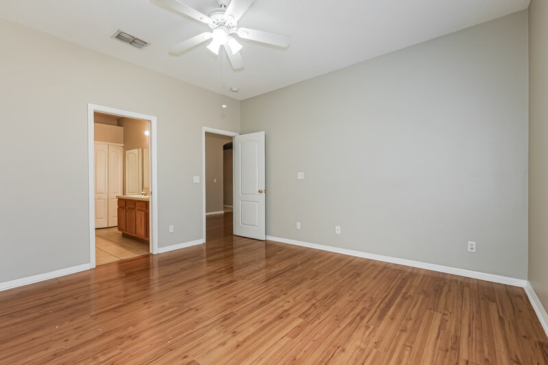 2,140/Mo, 723 Parsons Pointe St Seffner, FL 33584 Main Bedroom View 2