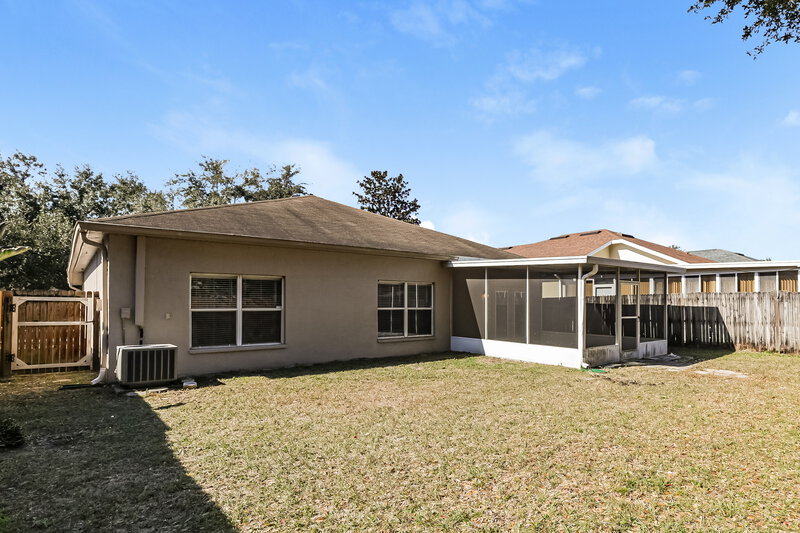 2,140/Mo, 723 Parsons Pointe St Seffner, FL 33584 Rear View