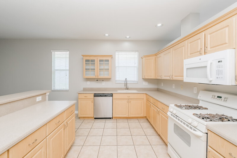 2,280/Mo, 6717 Cambridge Park Dr Apollo Beach, FL 33572 Kitchen View