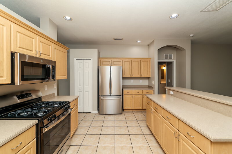 2,295/Mo, 6717 Cambridge Park Dr Apollo Beach, FL 33572 Kitchen View