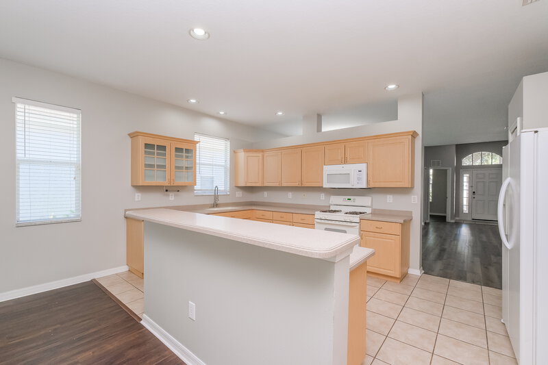 2,280/Mo, 6717 Cambridge Park Dr Apollo Beach, FL 33572 Kitchen View 2