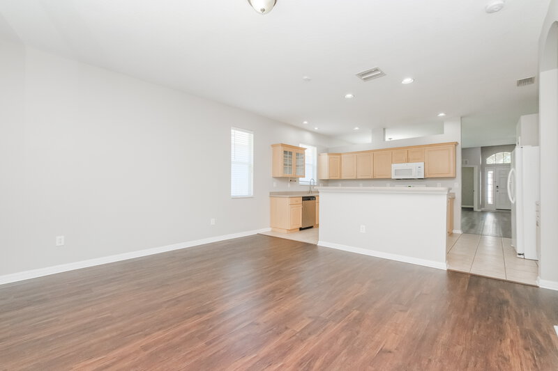 2,280/Mo, 6717 Cambridge Park Dr Apollo Beach, FL 33572 Family Room View 2