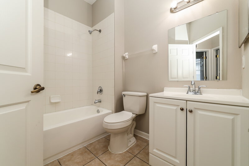 2,295/Mo, 6717 Cambridge Park Dr Apollo Beach, FL 33572 Bathroom View