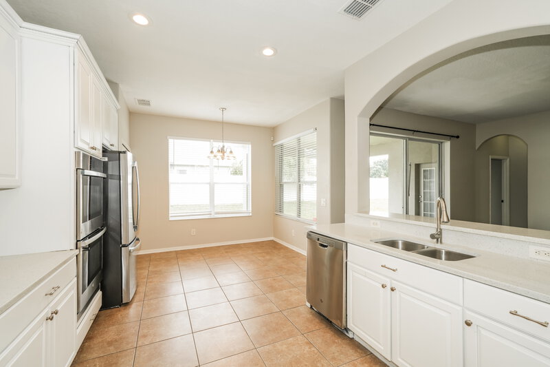 2,810/Mo, 7726 Bulls Head Dr Wesley Chapel, FL 33545 Kitchen View 4