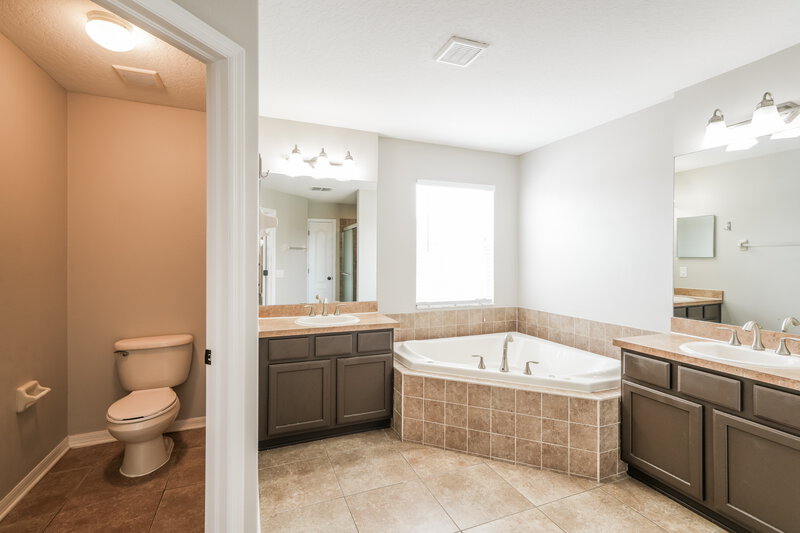 2,810/Mo, 7726 Bulls Head Dr Wesley Chapel, FL 33545 Main Bathroom View