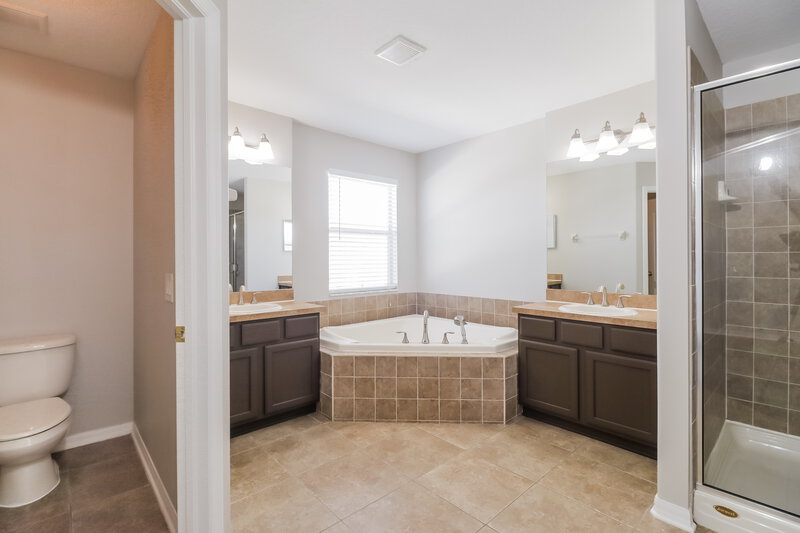 4,880/Mo, 7726 Bulls Head Dr Wesley Chapel, FL 33545 Main Bathroom View 2