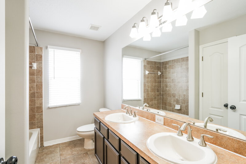 2,810/Mo, 7726 Bulls Head Dr Wesley Chapel, FL 33545 Main Bathroom View 2