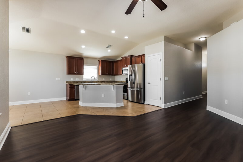2,250/Mo, 14407 Edinburgh Moor Dr Wimauma, FL 33598 Living Room View
