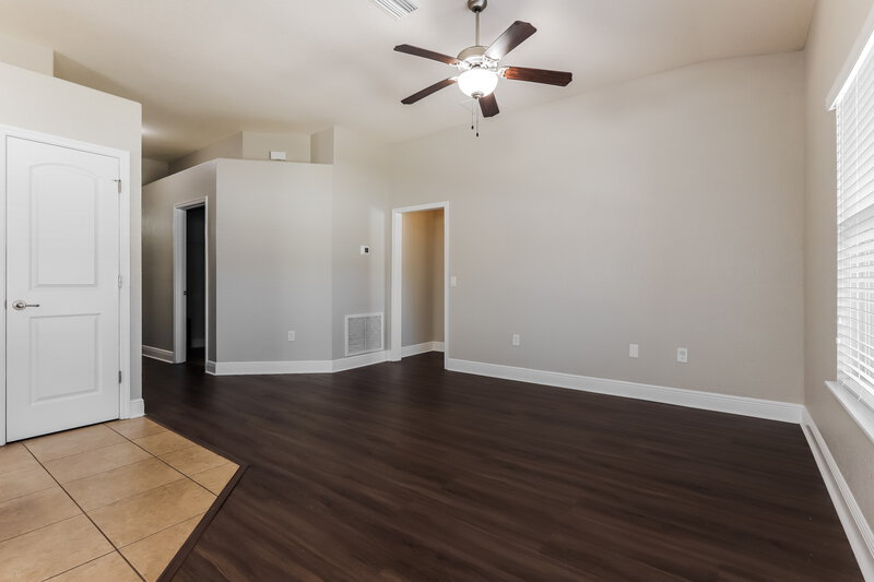 2,250/Mo, 14407 Edinburgh Moor Dr Wimauma, FL 33598 Living Room View 2