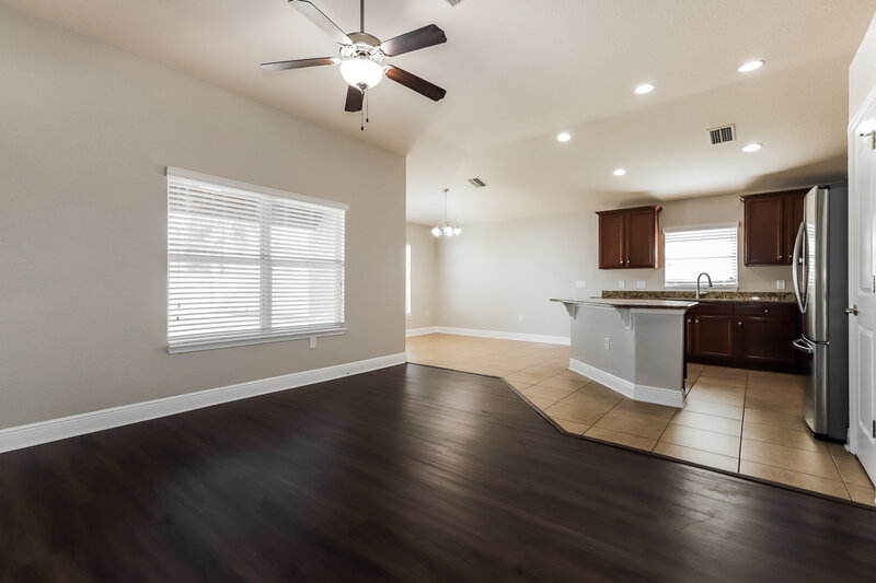 2,250/Mo, 14407 Edinburgh Moor Dr Wimauma, FL 33598 Living Room View 3