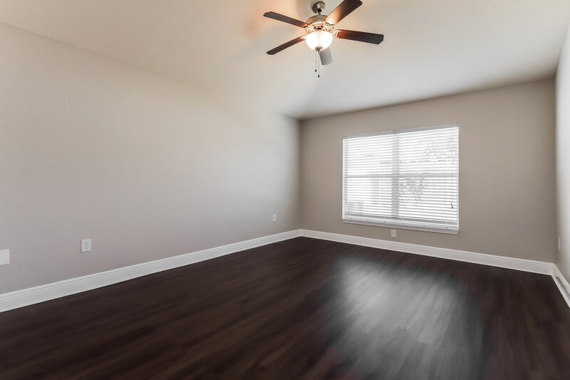 2,250/Mo, 14407 Edinburgh Moor Dr Wimauma, FL 33598 Main Bedroom View