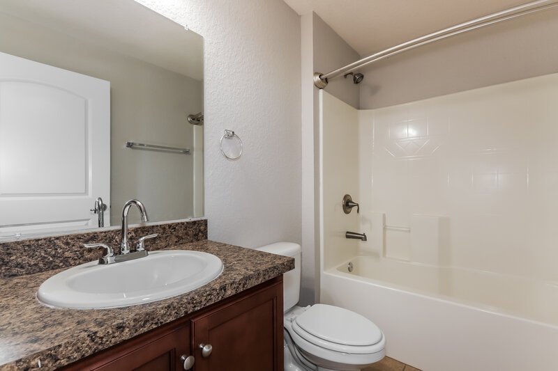 2,250/Mo, 14407 Edinburgh Moor Dr Wimauma, FL 33598 Bathroom View