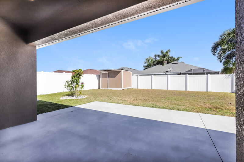 2,250/Mo, 14407 Edinburgh Moor Dr Wimauma, FL 33598 Backyard View