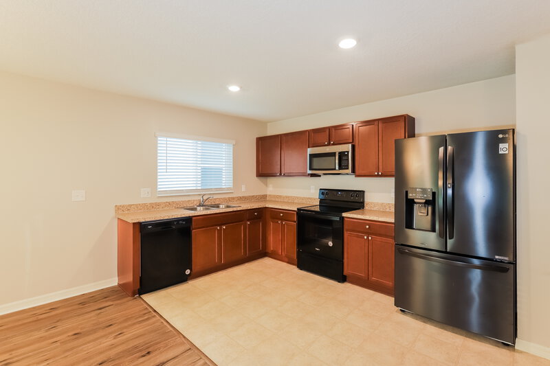 1,915/Mo, 7417 Ibis Dr Lakeland, FL 33810 Kitchen View 2