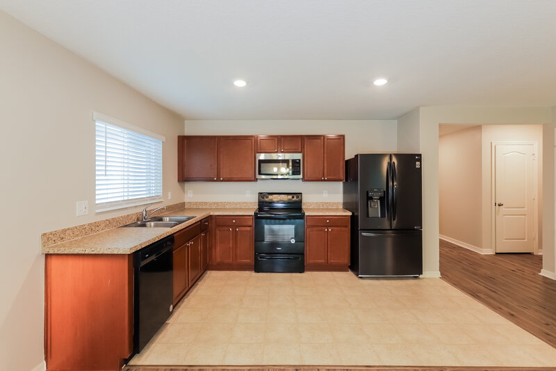 1,915/Mo, 7417 Ibis Dr Lakeland, FL 33810 Kitchen View 3