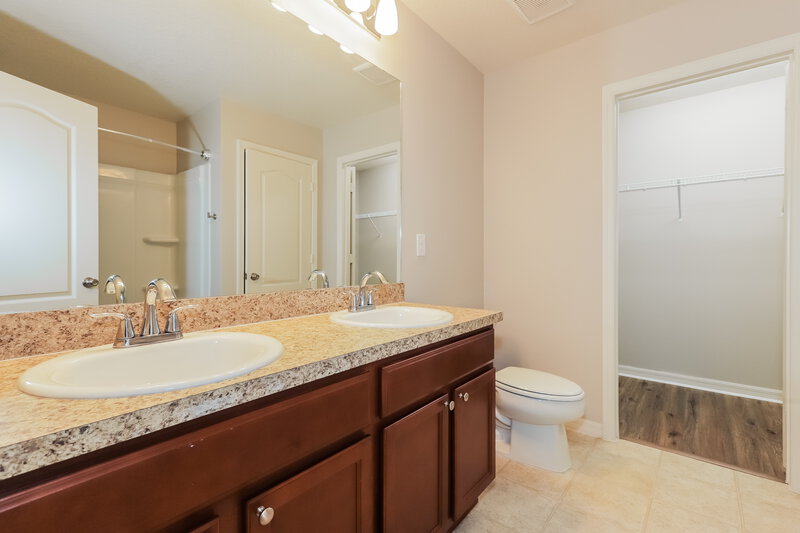 1,915/Mo, 7417 Ibis Dr Lakeland, FL 33810 Main Bathroom View