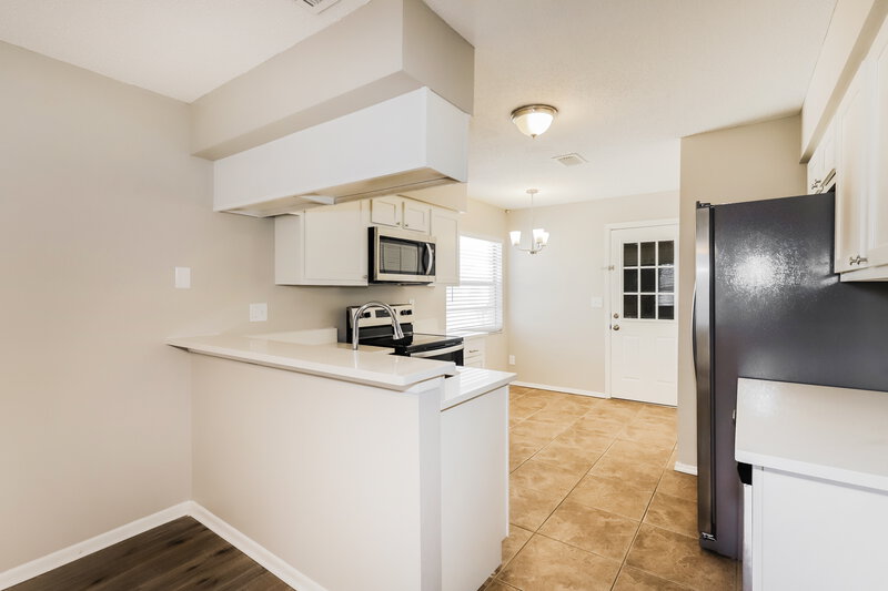 2,040/Mo, 2021 Rudder Dr Valrico, FL 33594 Kitchen View