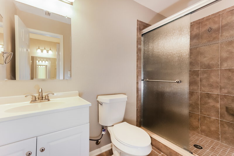 2,040/Mo, 2021 Rudder Dr Valrico, FL 33594 Main Bathroom View