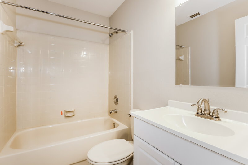 2,040/Mo, 2021 Rudder Dr Valrico, FL 33594 Bathroom View