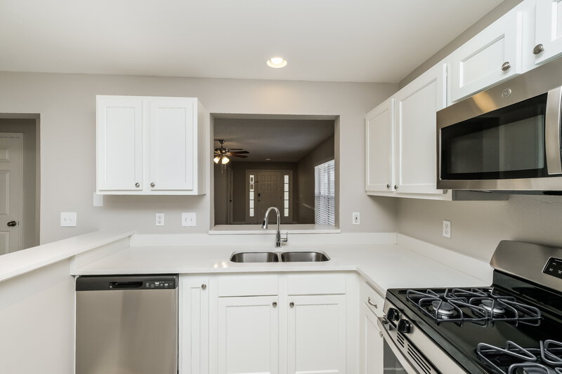 2,375/Mo, 721 Cape Cod Cir Valrico, FL 33594 Kitchen View 2