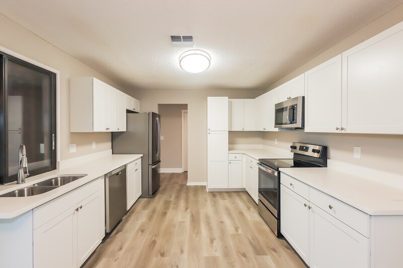 2,025/Mo, 34438 Cedarfield Dr Dade City, FL 33523 Kitchen View