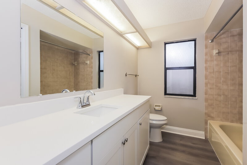 2,025/Mo, 34438 Cedarfield Dr Dade City, FL 33523 Bathroom View
