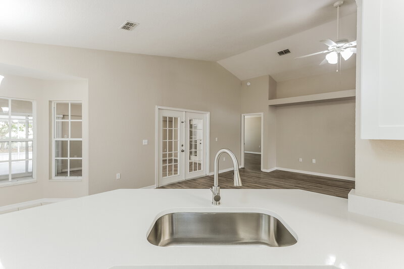 3,840/Mo, 2132 Glen Heights Pl Lakeland, FL 33813 Kitchen View 3
