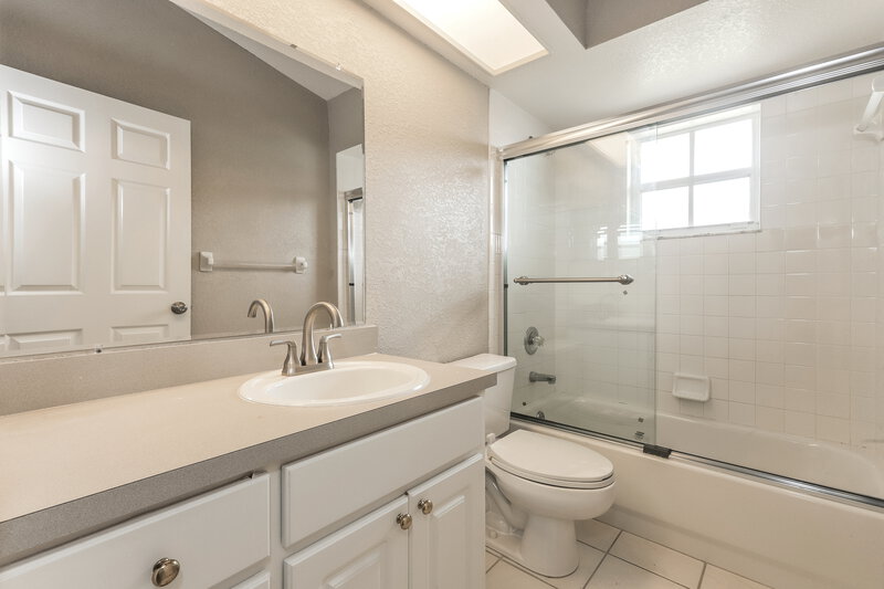 3,840/Mo, 2132 Glen Heights Pl Lakeland, FL 33813 Bathroom View