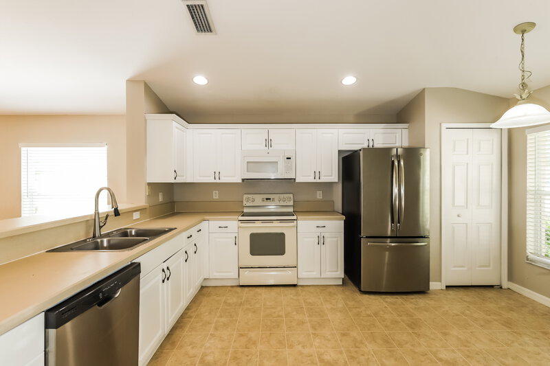3,610/Mo, 11624 Brookmore Way Riverview, FL 33569 Kitchen View