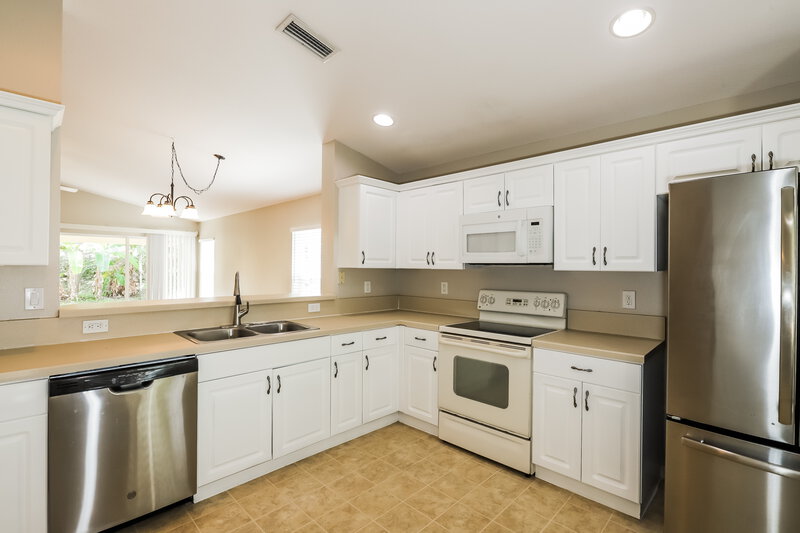 3,610/Mo, 11624 Brookmore Way Riverview, FL 33569 Kitchen View 2