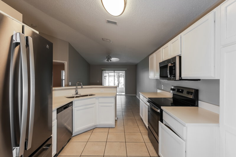 2,205/Mo, 19239 Wood Sage Dr Tampa, FL 33647 Kitchen View