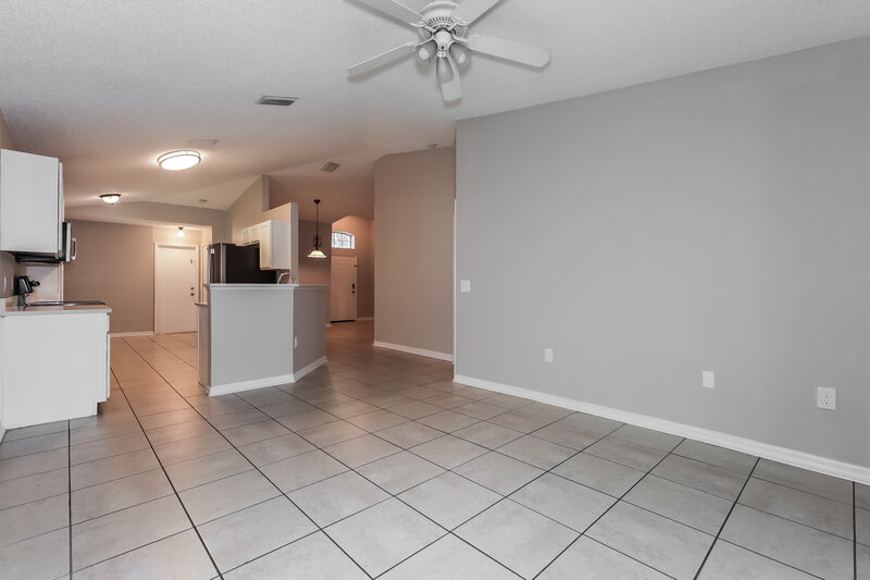 2,205/Mo, 19239 Wood Sage Dr Tampa, FL 33647 Family Room View 2