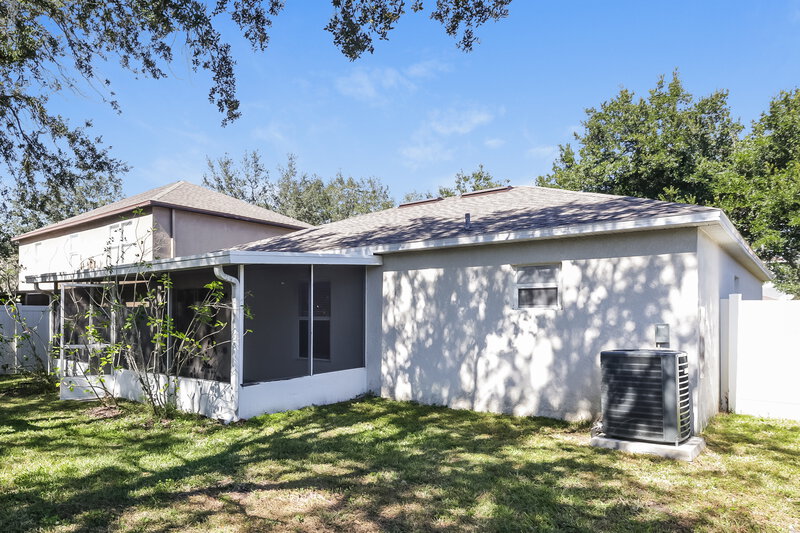 2,205/Mo, 19239 Wood Sage Dr Tampa, FL 33647 Rear View