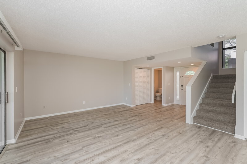 2,490/Mo, 16111 Gardendale Dr Tampa, FL 33624 Living Room View