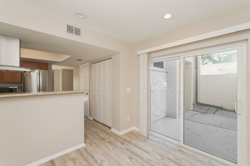 2,490/Mo, 16111 Gardendale Dr Tampa, FL 33624 Breakfast Nook View