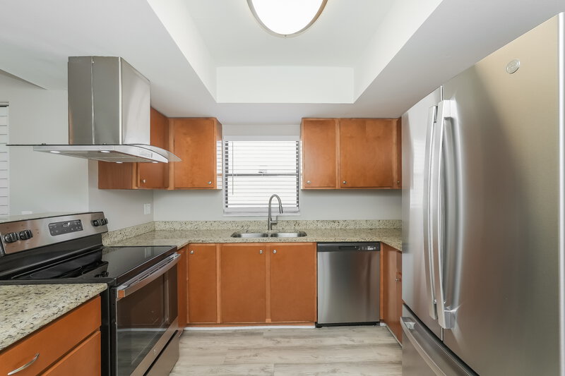 2,490/Mo, 16111 Gardendale Dr Tampa, FL 33624 Kitchen View