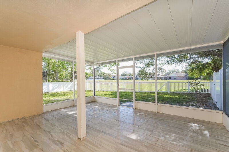 2,490/Mo, 16111 Gardendale Dr Tampa, FL 33624 Sun Room View
