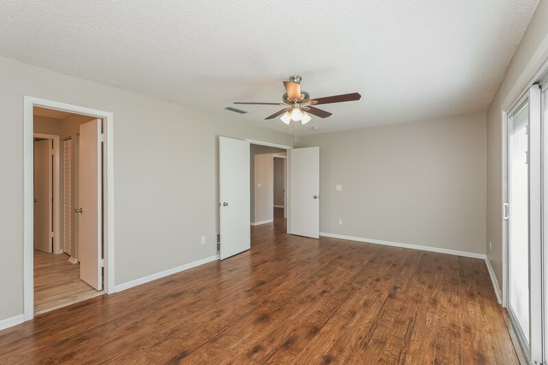 2,490/Mo, 16111 Gardendale Dr Tampa, FL 33624 Main Bedroom View 2