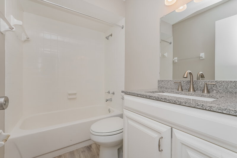 2,490/Mo, 16111 Gardendale Dr Tampa, FL 33624 Bathroom View