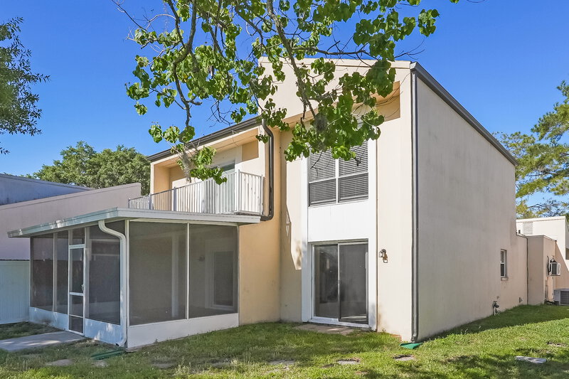 2,490/Mo, 16111 Gardendale Dr Tampa, FL 33624 Rear View