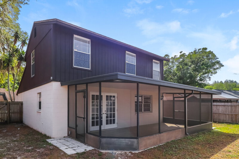 2,220/Mo, 2825 Cedaridge Dr Tampa, FL 33618 Rear View