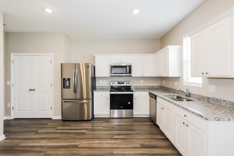 2,045/Mo, 35224 Daisy Meadow Loop Zephyrhills, FL 33541 Kitchen View