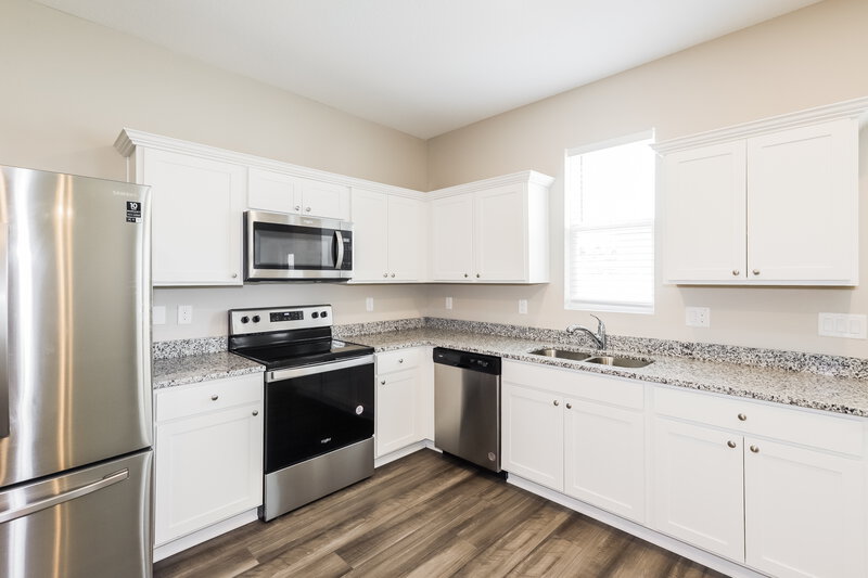 2,045/Mo, 35224 Daisy Meadow Loop Zephyrhills, FL 33541 Kitchen View 2