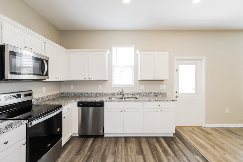 2,045/Mo, 35224 Daisy Meadow Loop Zephyrhills, FL 33541 Kitchen View 3