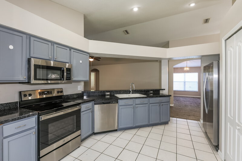 2,430/Mo, 11239 Lake Lanier Dr Riverview, FL 33569 Kitchen View