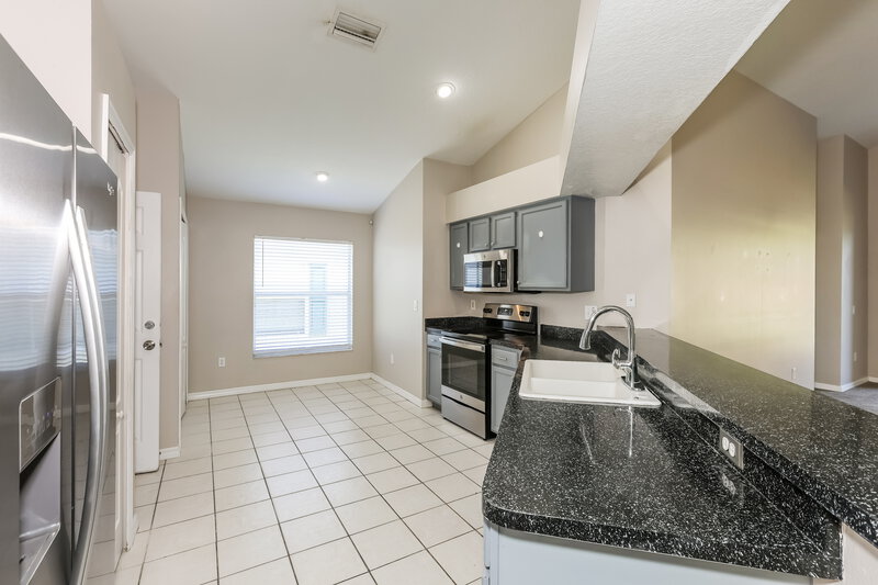 2,430/Mo, 11239 Lake Lanier Dr Riverview, FL 33569 Kitchen View 2