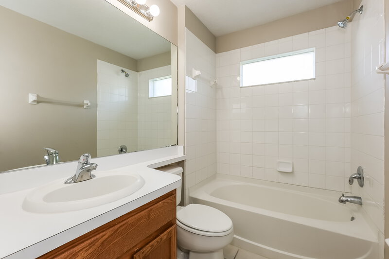 2,430/Mo, 11239 Lake Lanier Dr Riverview, FL 33569 Bathroom View