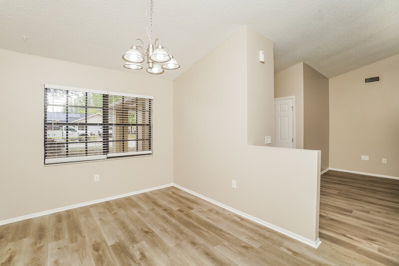 2,045/Mo, 8134 Royal Hart Dr New Port Richey, FL 34653 Dining Room View